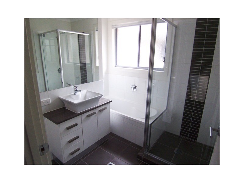 7/16-18  Geoff Wolter Drive West, Molendinar QLD 4214