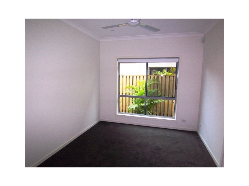 7/16-18  Geoff Wolter Drive West, Molendinar QLD 4214