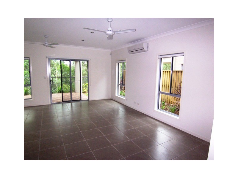 7/16-18  Geoff Wolter Drive West, Molendinar QLD 4214