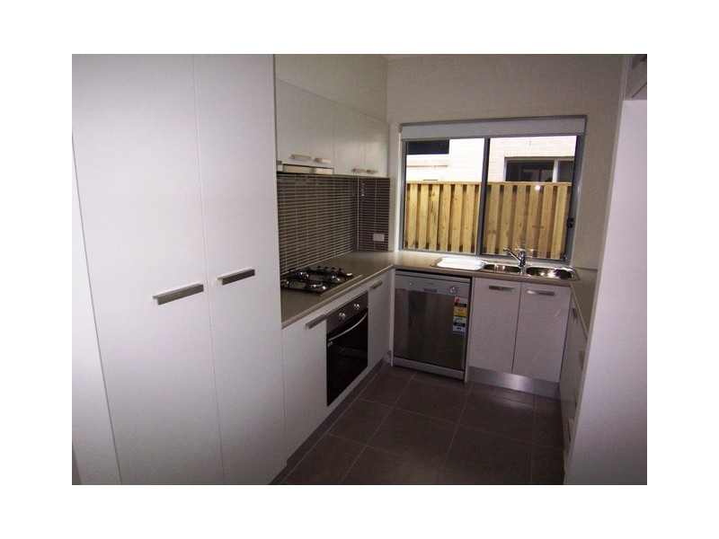 7/16-18  Geoff Wolter Drive West, Molendinar QLD 4214