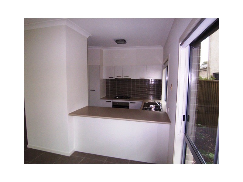 7/16-18  Geoff Wolter Drive West, Molendinar QLD 4214