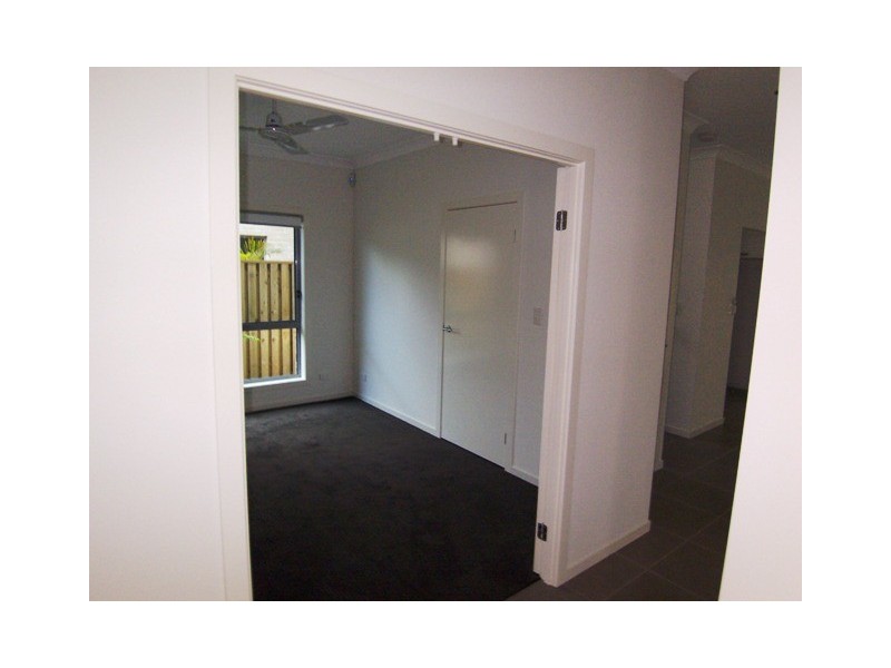 7/16-18  Geoff Wolter Drive West, Molendinar QLD 4214