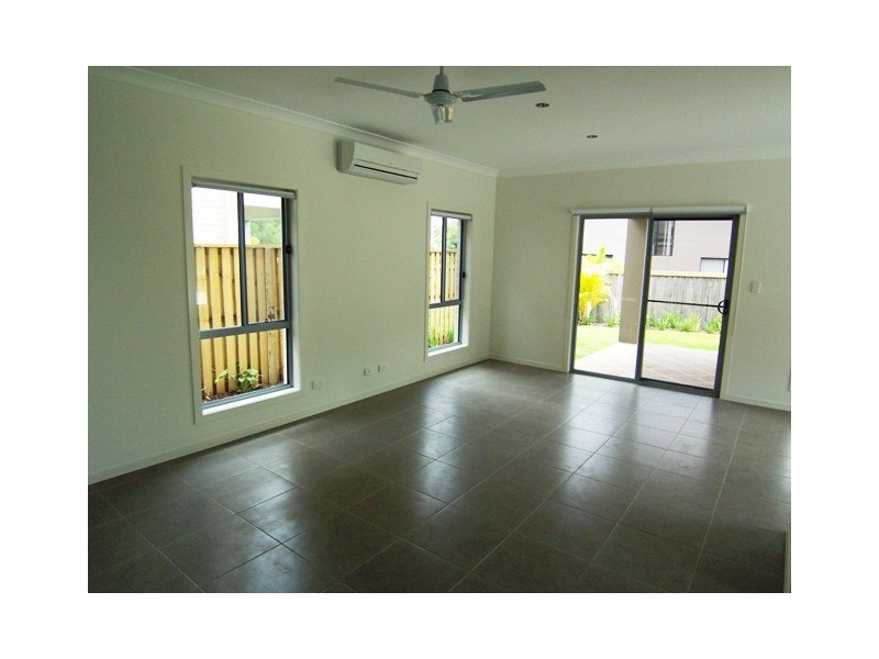 2/16-18 Geoff Wolter Drive West, Molendinar QLD 4214
