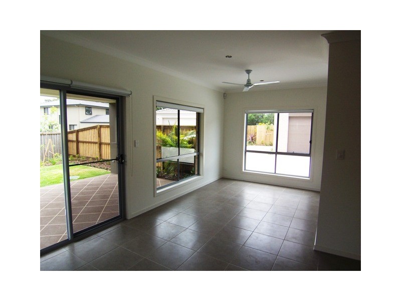 2/16-18 Geoff Wolter Drive West, Molendinar QLD 4214