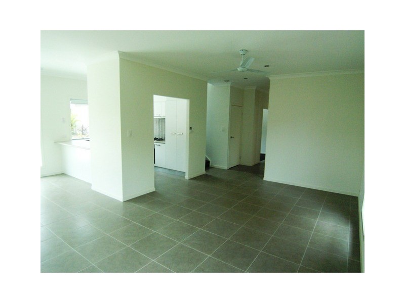 2/16-18 Geoff Wolter Drive West, Molendinar QLD 4214