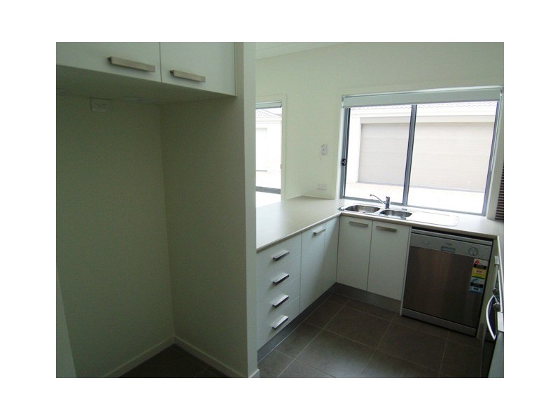 2/16-18 Geoff Wolter Drive West, Molendinar QLD 4214
