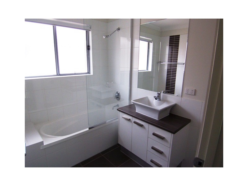 2/16-18 Geoff Wolter Drive West, Molendinar QLD 4214