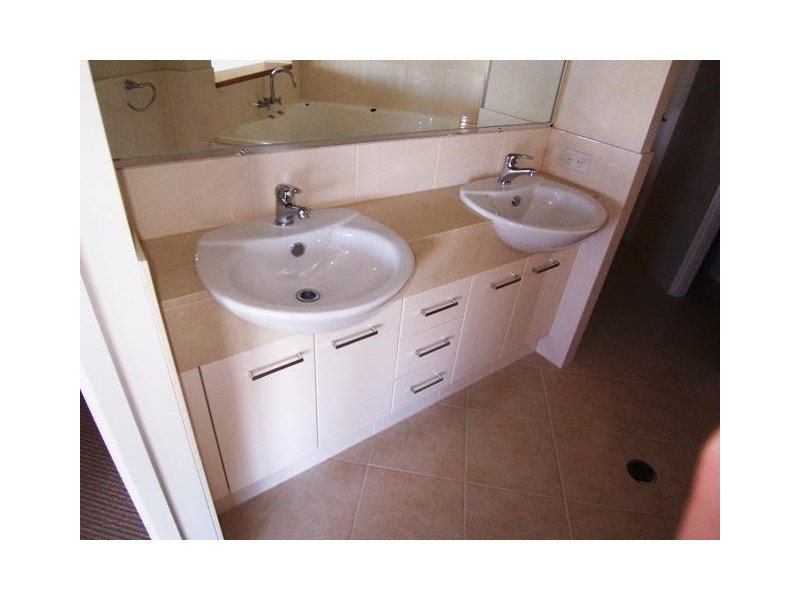 Varsity Lakes QLD 4227