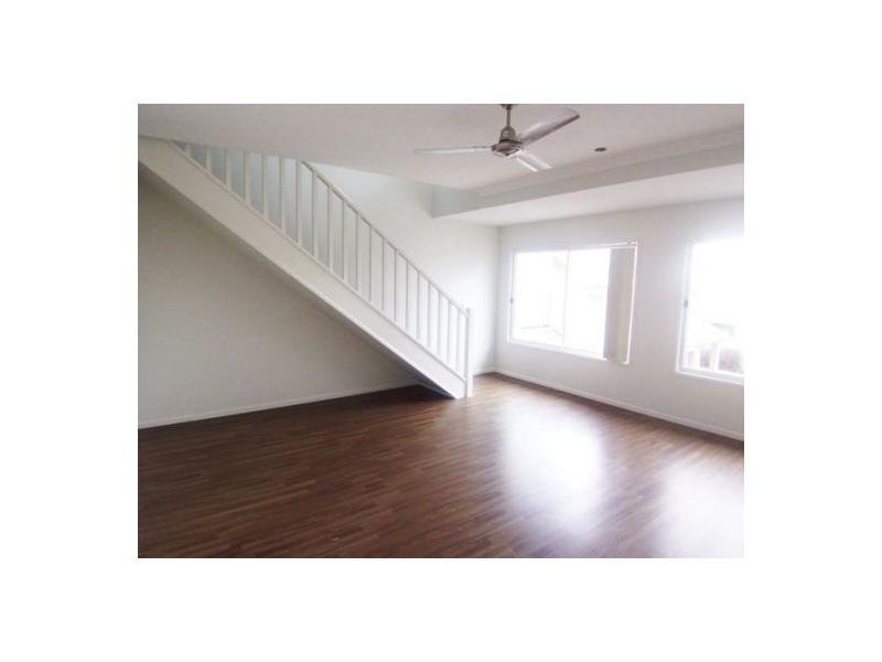 4/8 Alexandrina Dve, Varsity Lakes QLD 4227