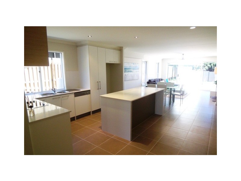 5a Ashton Street, Labrador QLD 4215