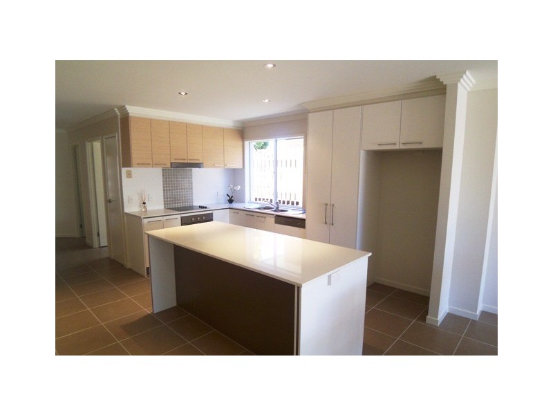 5a Ashton Street, Labrador QLD 4215