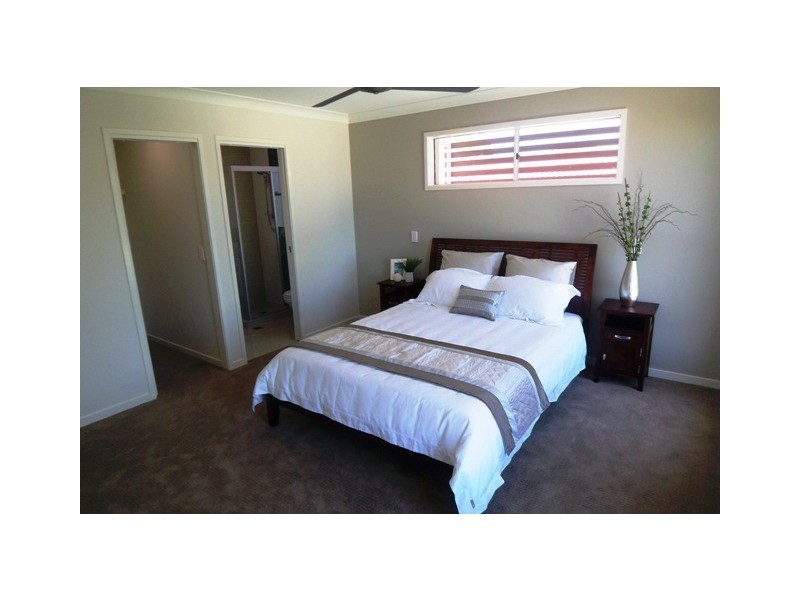 5a Ashton Street, Labrador QLD 4215