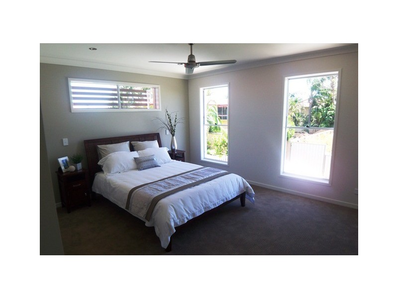 5a Ashton Street, Labrador QLD 4215