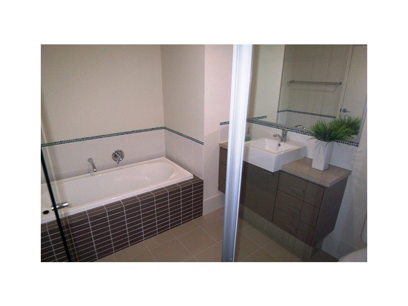 5a Ashton Street, Labrador QLD 4215