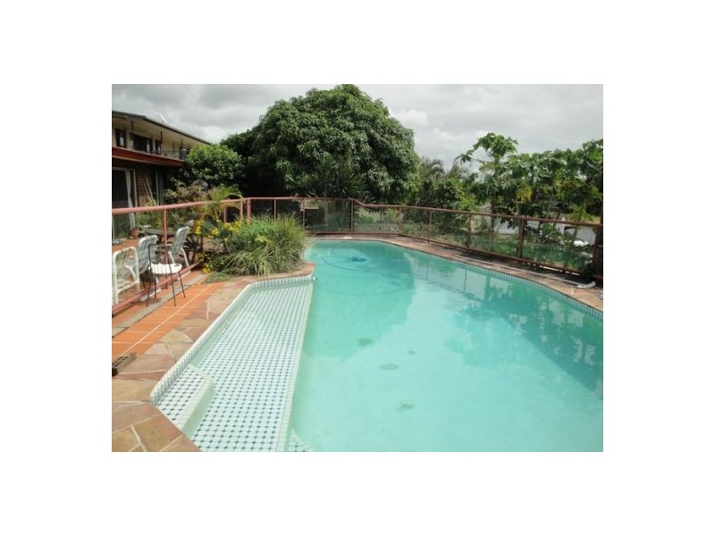 25 Park Avenue, Broadbeach Waters QLD 4218