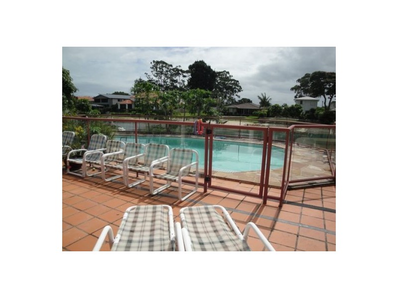 25 Park Avenue, Broadbeach Waters QLD 4218