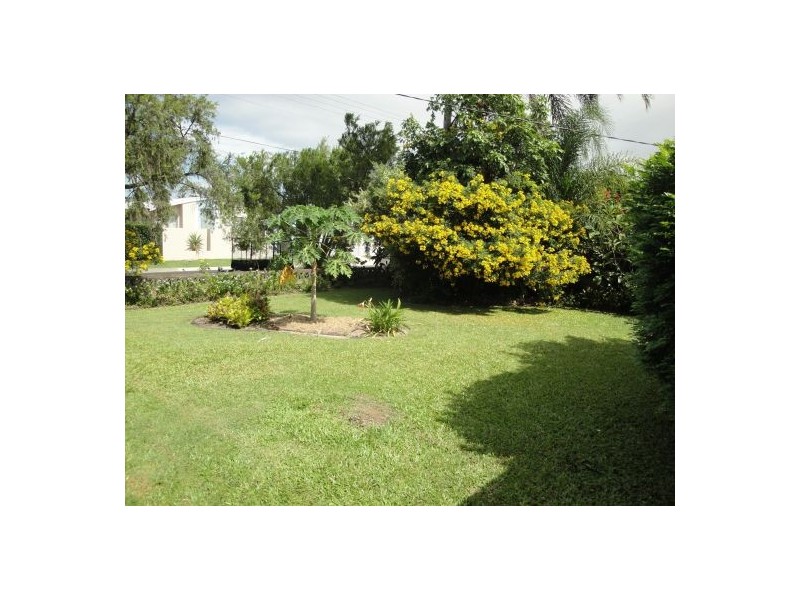 25 Park Avenue, Broadbeach Waters QLD 4218