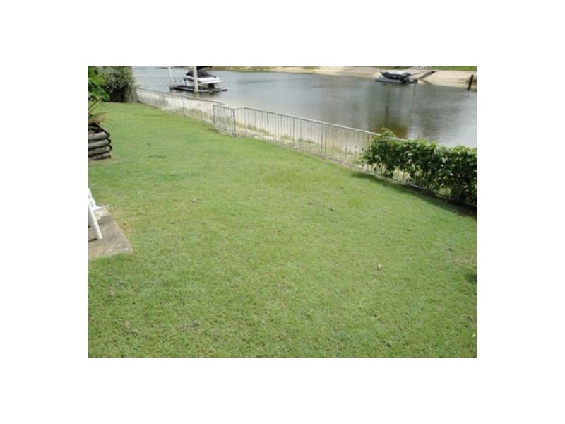 25 Park Avenue, Broadbeach Waters QLD 4218