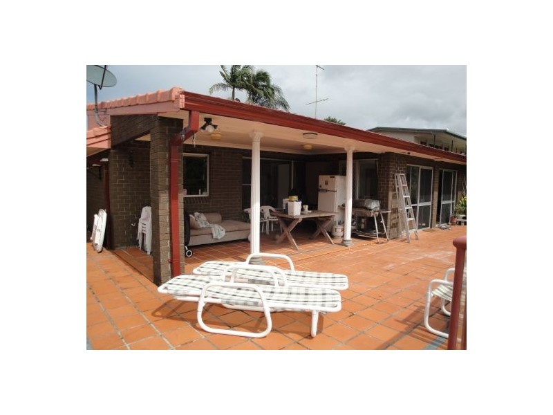 25 Park Avenue, Broadbeach Waters QLD 4218