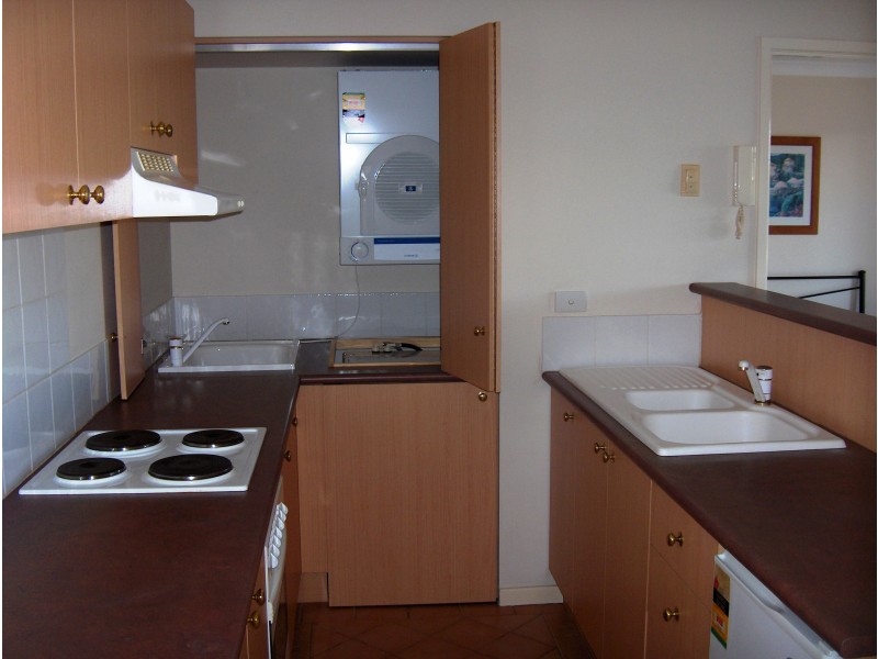 7/27 Chester Terrace, Southport QLD 4215