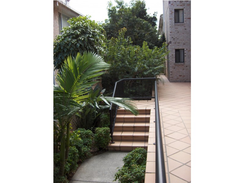 7/27 Chester Terrace, Southport QLD 4215