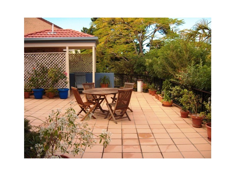 7/27 Chester Terrace, Southport QLD 4215