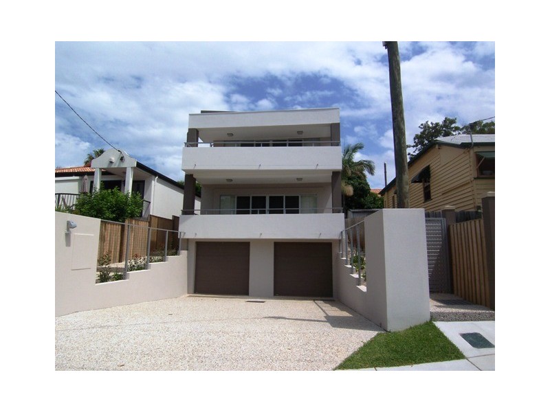 1/8 walton Street, Southport QLD 4215