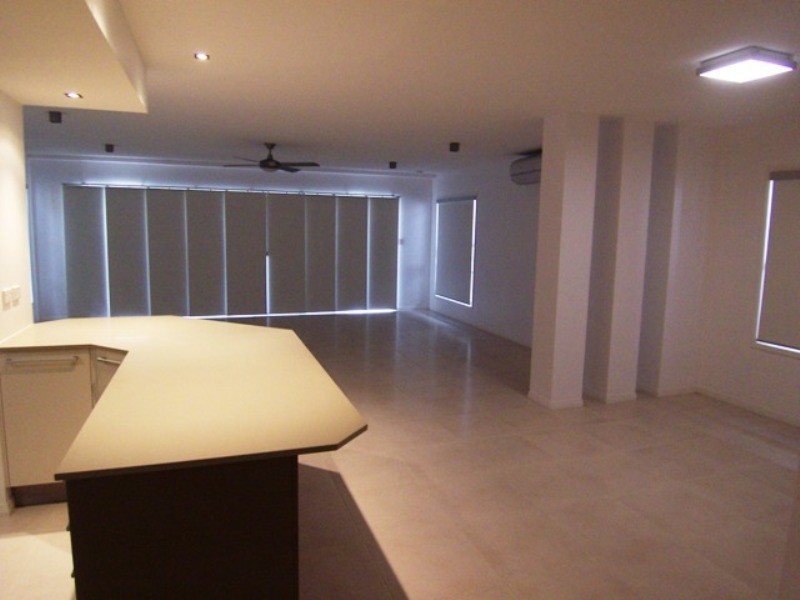 1/8 walton Street, Southport QLD 4215