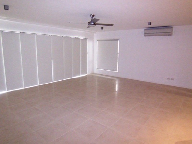 1/8 walton Street, Southport QLD 4215