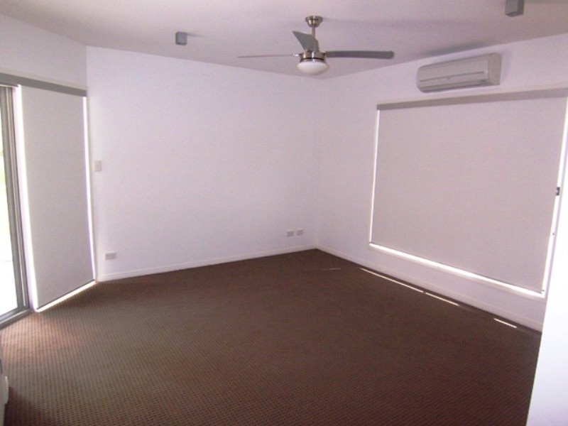 1/8 walton Street, Southport QLD 4215