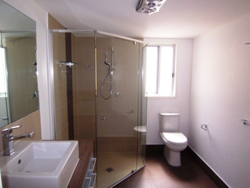 1/8 walton Street, Southport QLD 4215