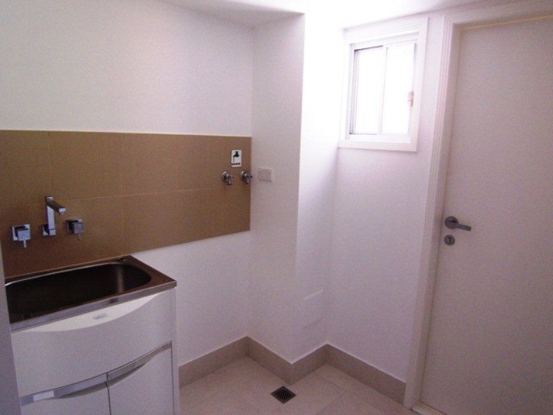 1/8 walton Street, Southport QLD 4215