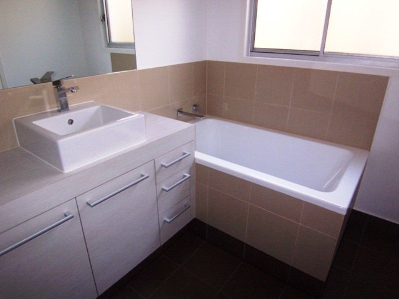 1/8 walton Street, Southport QLD 4215