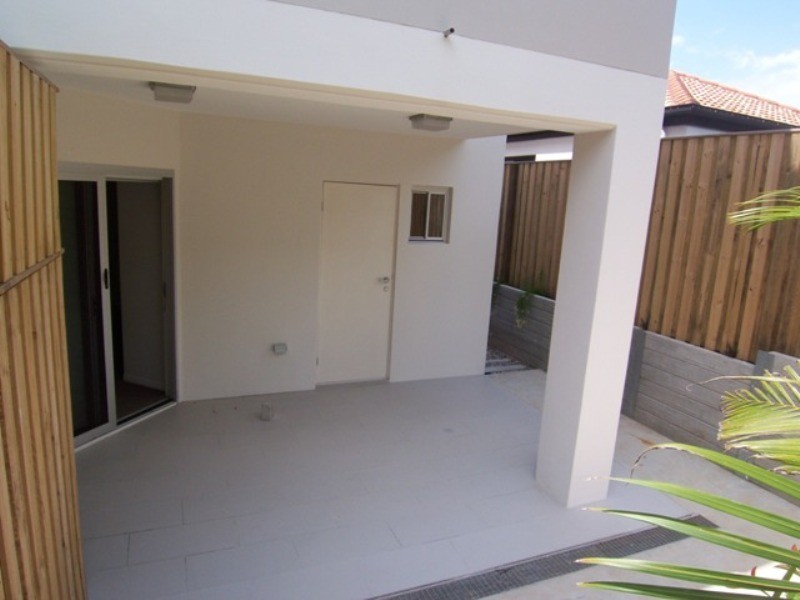 1/8 walton Street, Southport QLD 4215