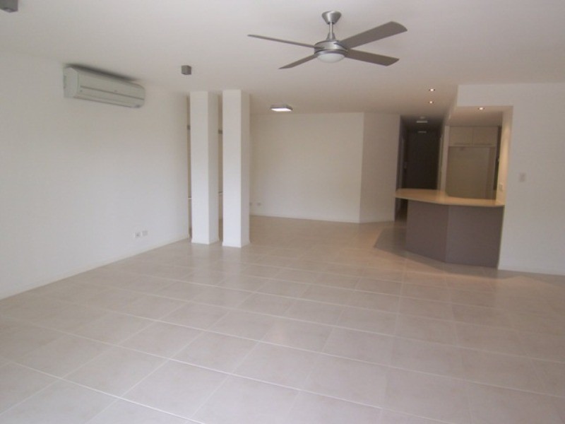 1/8 walton Street, Southport QLD 4215