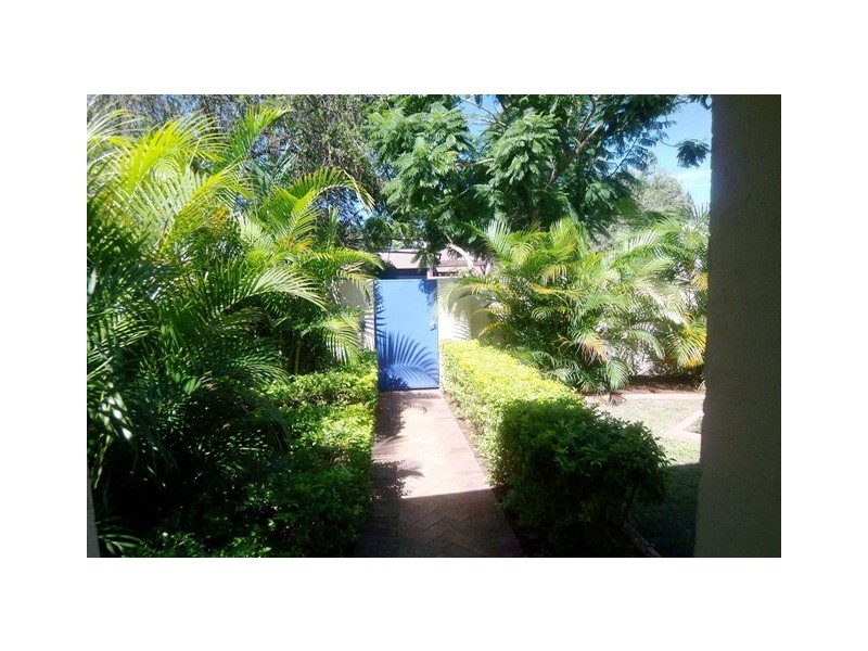 8 Fairway Av, Southport QLD 4215