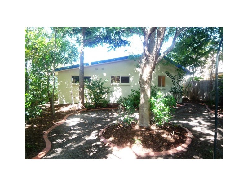 8 Fairway Av, Southport QLD 4215