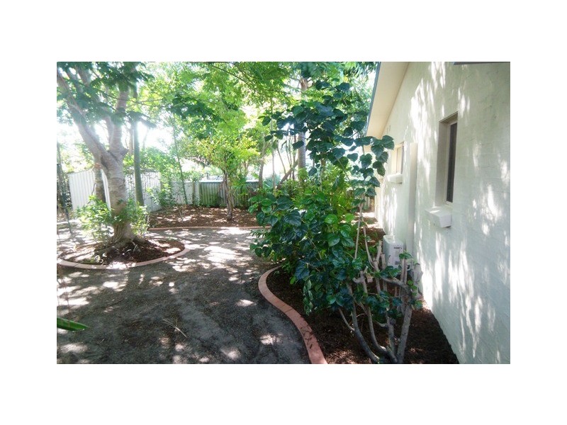 8 Fairway Av, Southport QLD 4215