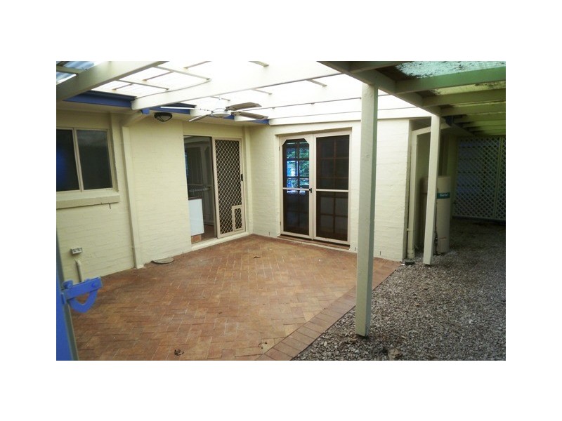 8 Fairway Av, Southport QLD 4215