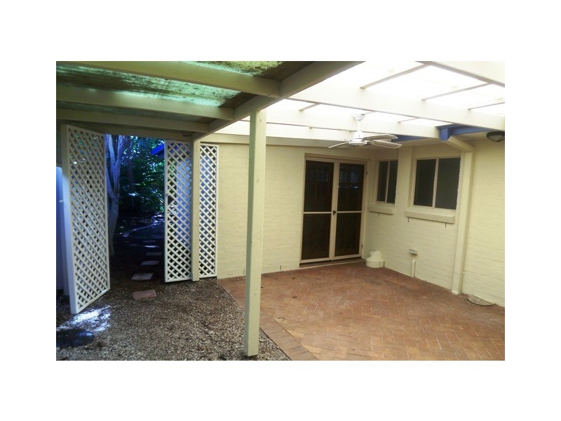 8 Fairway Av, Southport QLD 4215