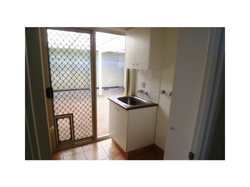 8 Fairway Av, Southport QLD 4215