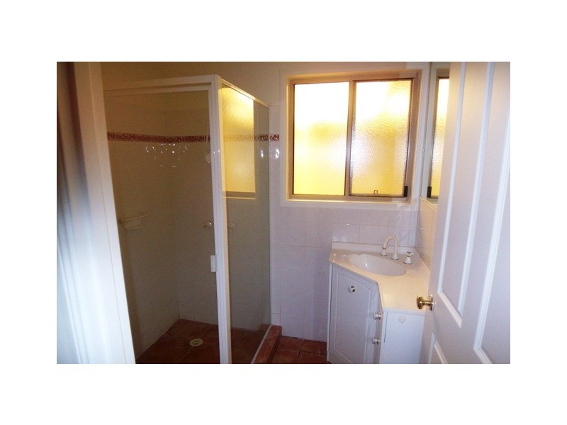 8 Fairway Av, Southport QLD 4215