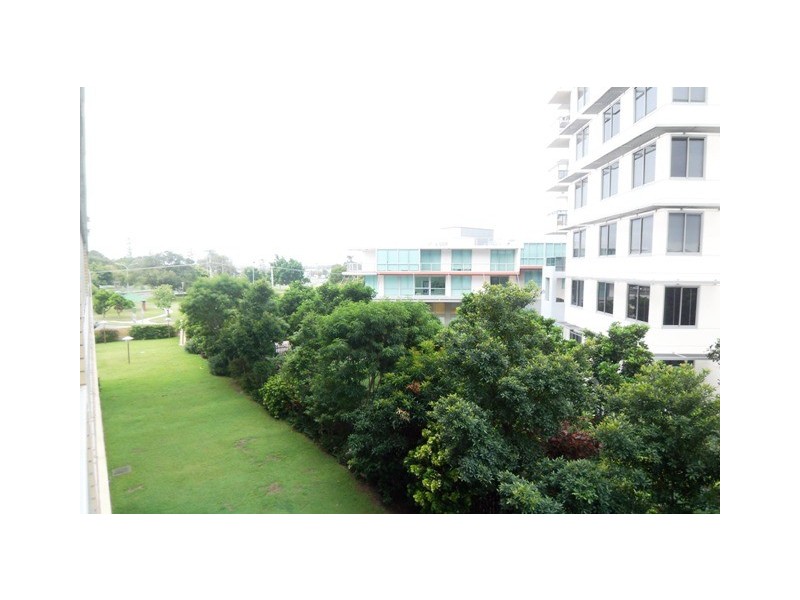 8/18 queen, Southport QLD 4215