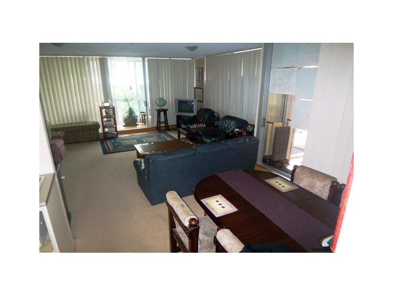 8/18 queen, Southport QLD 4215