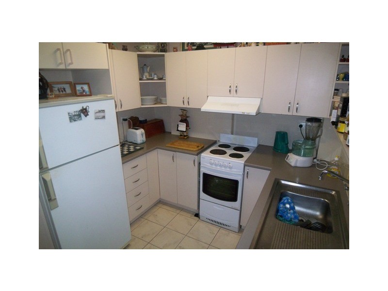 8/18 queen, Southport QLD 4215