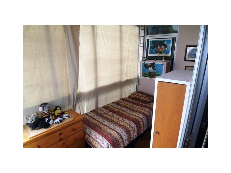 8/18 queen, Southport QLD 4215