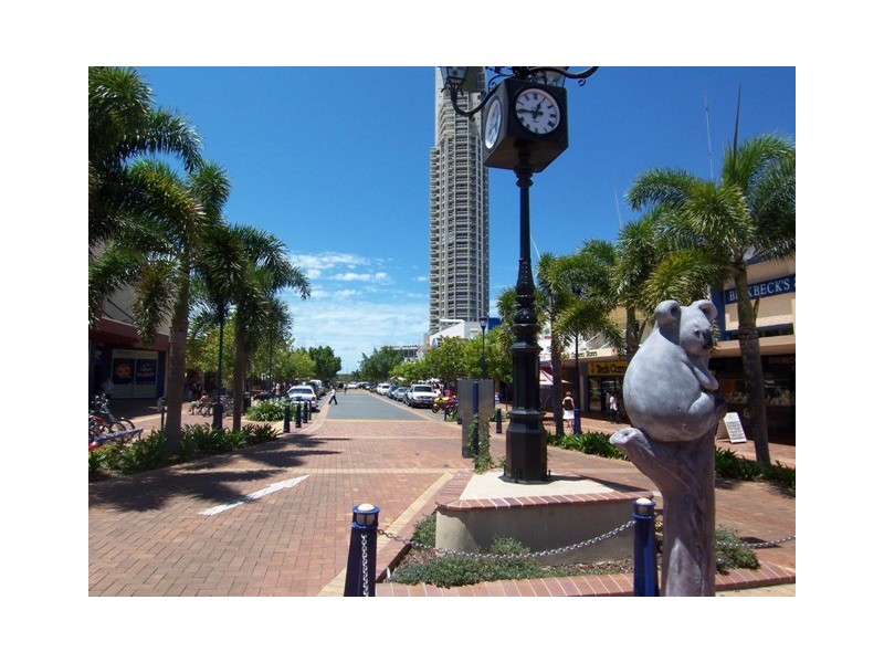 8/18 queen, Southport QLD 4215