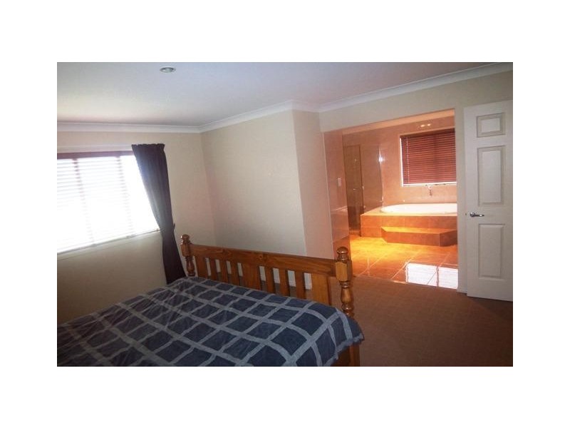 11 The Close, Helensvale QLD 4212