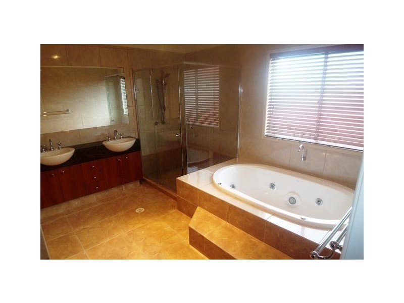 11 The Close, Helensvale QLD 4212