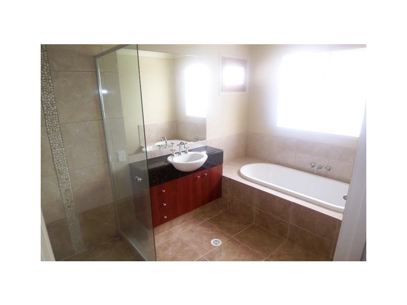 11 The Close, Helensvale QLD 4212